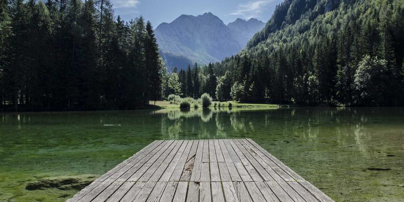 2024美妆趋势解码：从妆容教程到化妆品选择的全方位指南