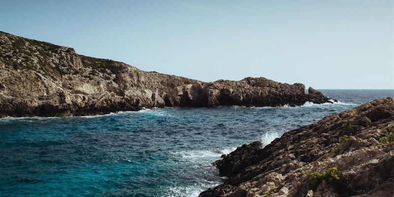 告别搓泥尴尬！深度解析护肤品搓泥原因与专业涂抹技巧 | 美妆趋势与美容护肤教程